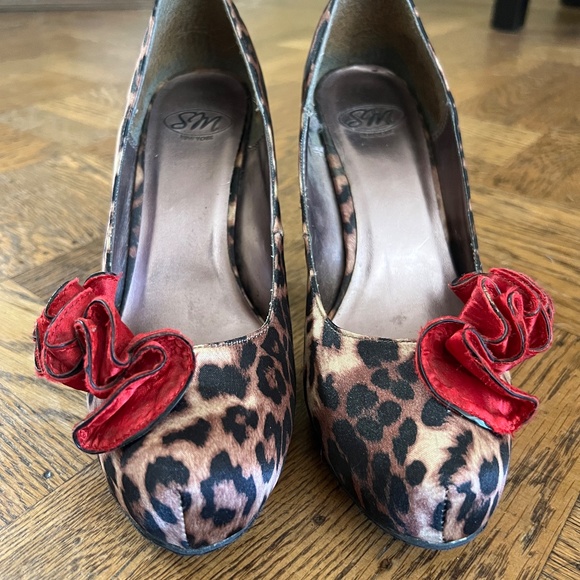 SM New York Leopard Print Heels - Picture 2 of 7
